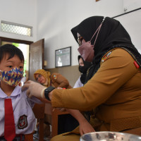 Imunisasi Campak Rubella SD METTA MAITREYA